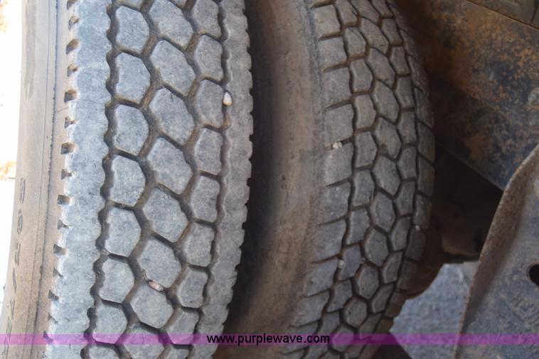 image for item J7075 1985 Ford 9000 pump truck