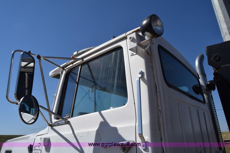 image for item J7075 1985 Ford 9000 pump truck