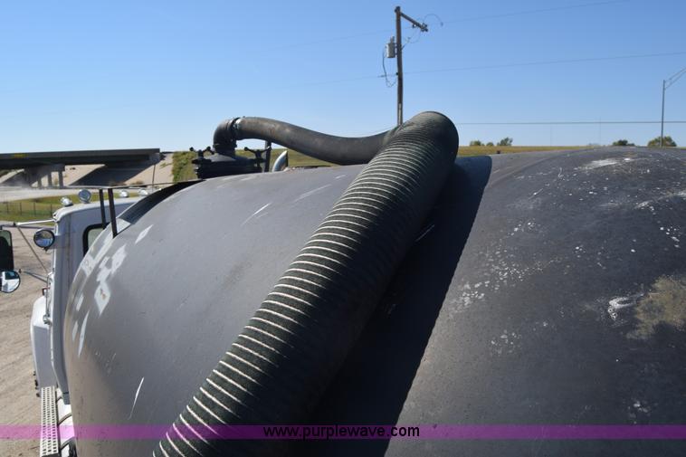 image for item J7075 1985 Ford 9000 pump truck