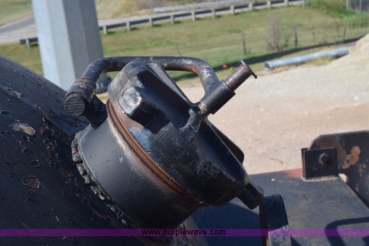 image for item J7075 1985 Ford 9000 pump truck