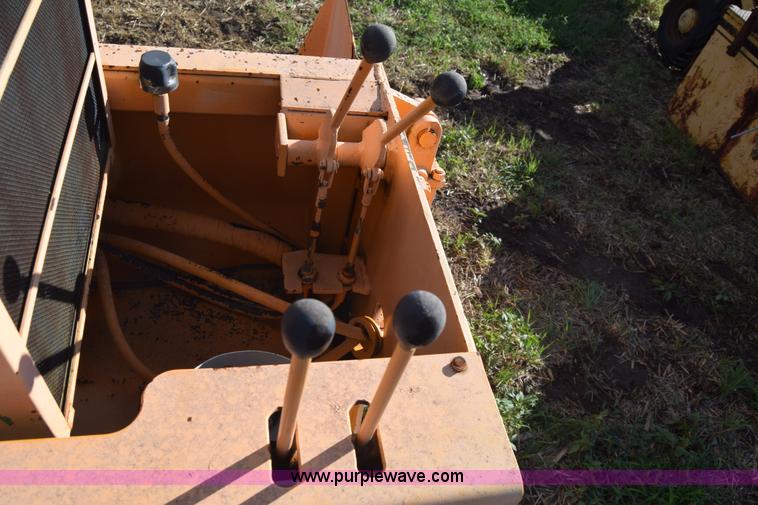 image for item J7852 Neal DM3000 paving machine