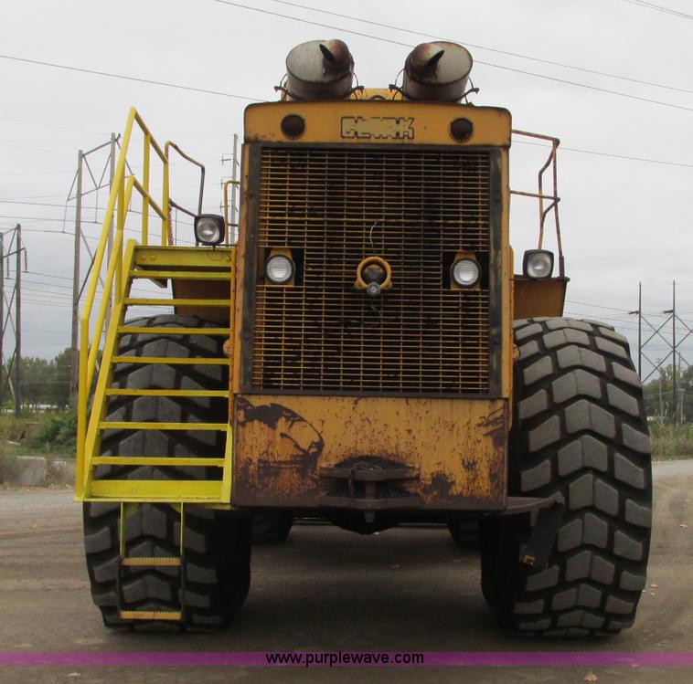image for item J8725 1979 Clark Michigan 380 dozer