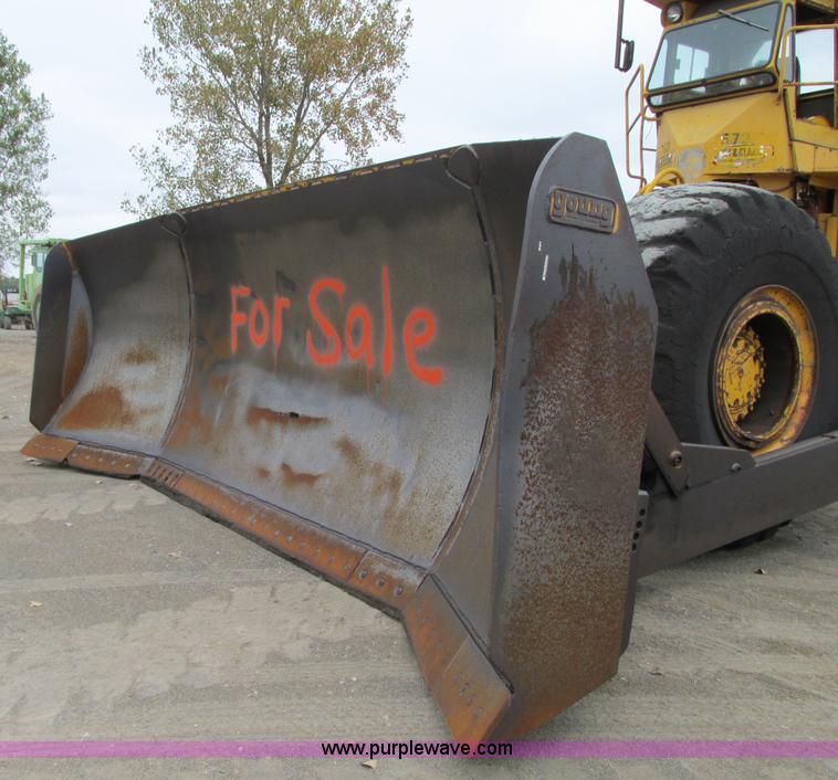 image for item J8725 1979 Clark Michigan 380 dozer