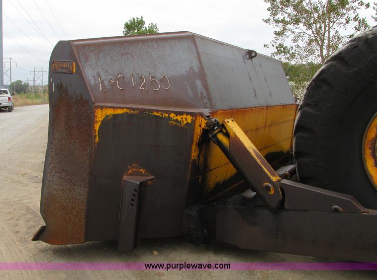 image for item J8725 1979 Clark Michigan 380 dozer