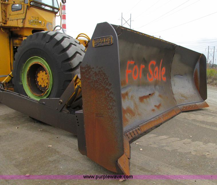 image for item J8725 1979 Clark Michigan 380 dozer