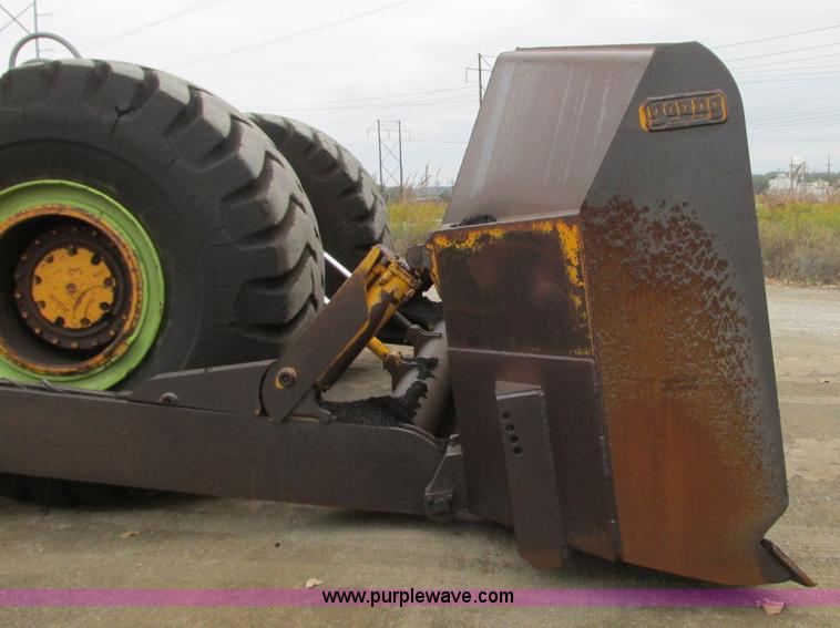 image for item J8725 1979 Clark Michigan 380 dozer