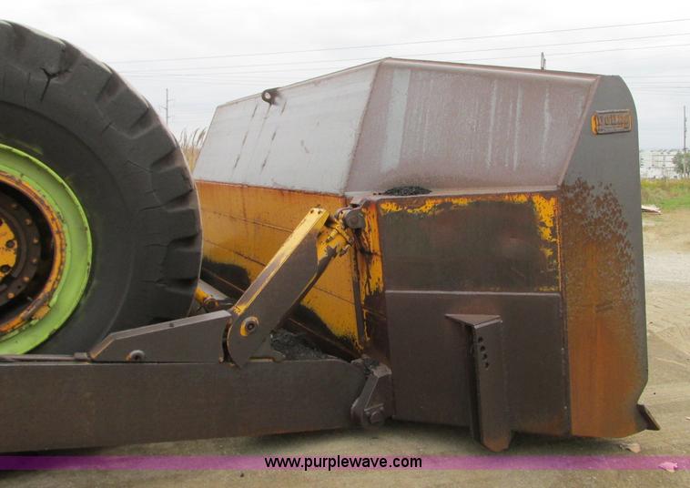 image for item J8725 1979 Clark Michigan 380 dozer