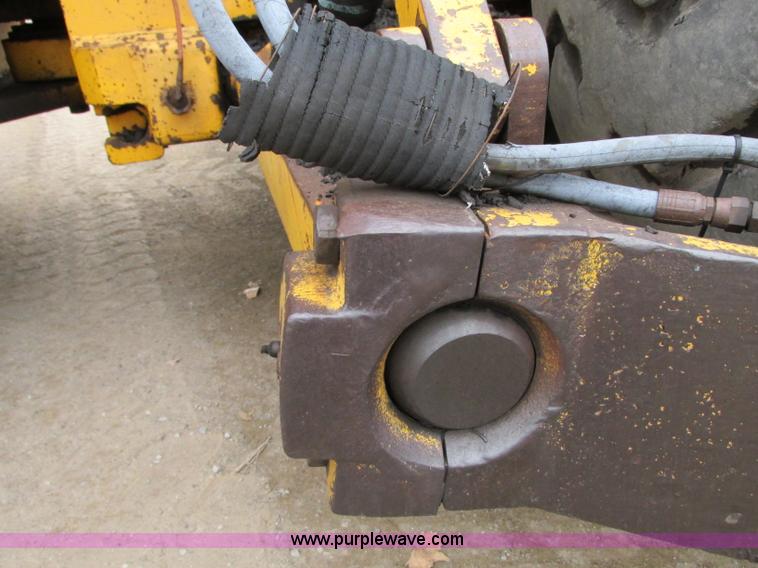 image for item J8725 1979 Clark Michigan 380 dozer