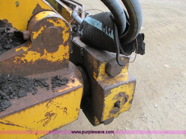 image for item J8725 1979 Clark Michigan 380 dozer