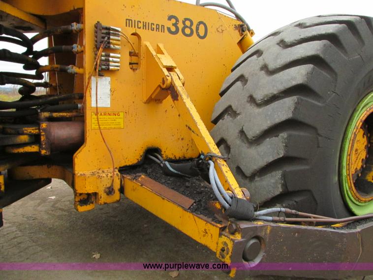 image for item J8725 1979 Clark Michigan 380 dozer