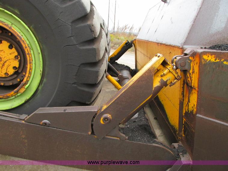 image for item J8725 1979 Clark Michigan 380 dozer