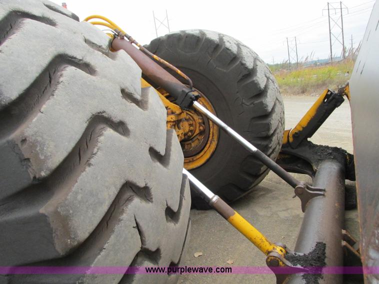 image for item J8725 1979 Clark Michigan 380 dozer