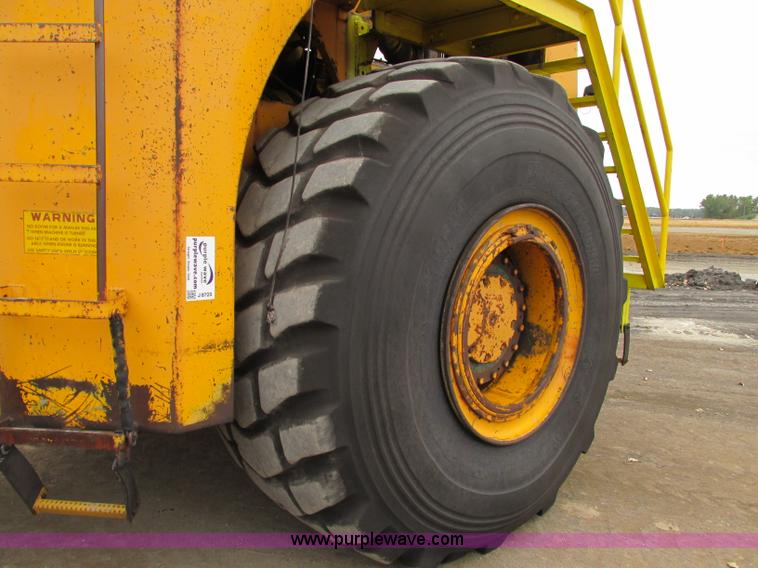 image for item J8725 1979 Clark Michigan 380 dozer