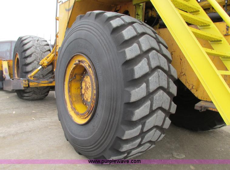image for item J8725 1979 Clark Michigan 380 dozer