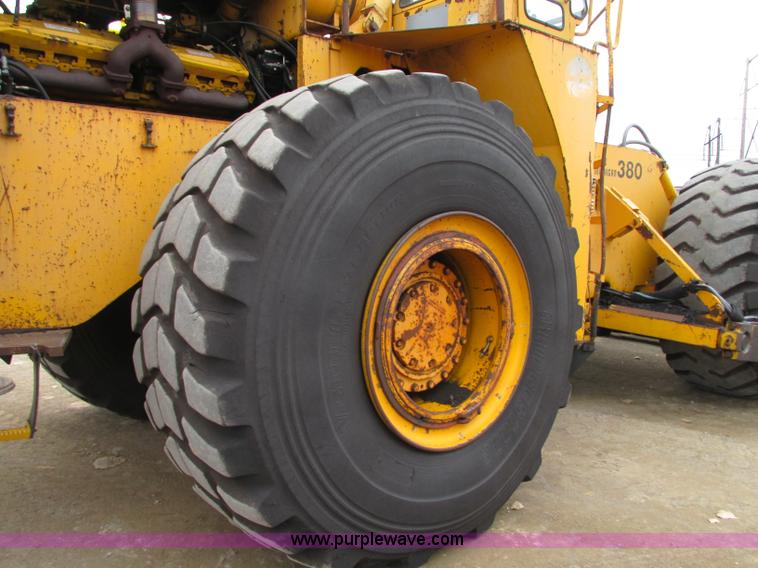 image for item J8725 1979 Clark Michigan 380 dozer