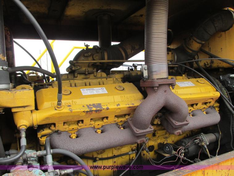 image for item J8725 1979 Clark Michigan 380 dozer