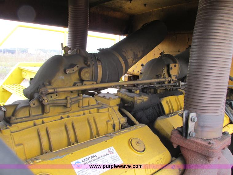 image for item J8725 1979 Clark Michigan 380 dozer