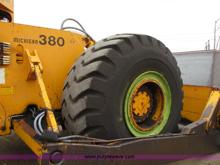image for item J8725 1979 Clark Michigan 380 dozer