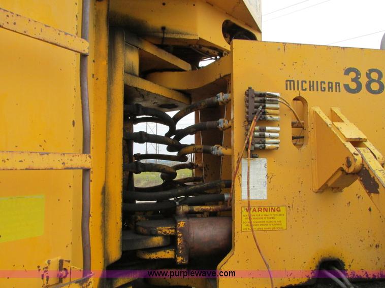 image for item J8725 1979 Clark Michigan 380 dozer