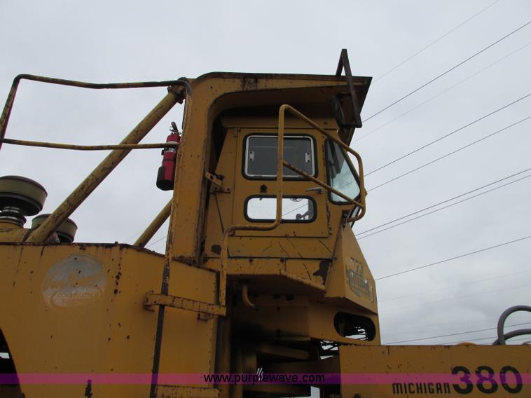 image for item J8725 1979 Clark Michigan 380 dozer