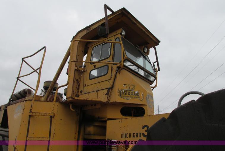image for item J8725 1979 Clark Michigan 380 dozer