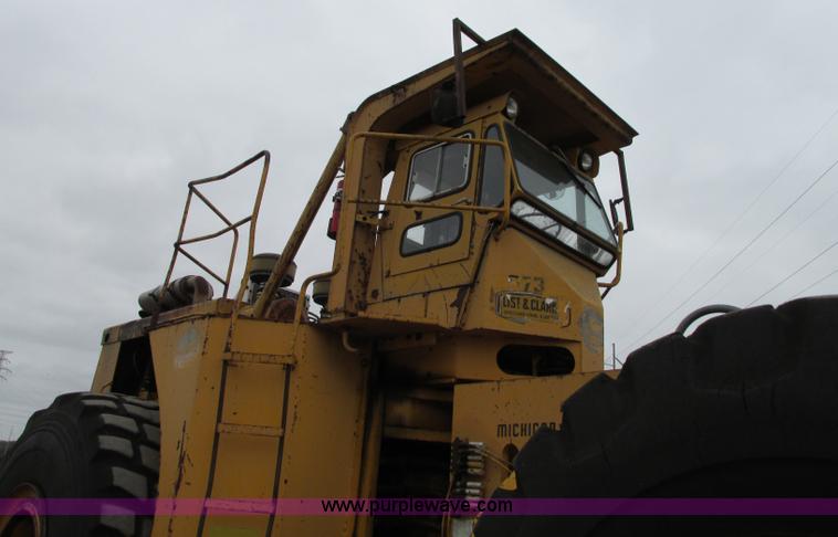 image for item J8725 1979 Clark Michigan 380 dozer