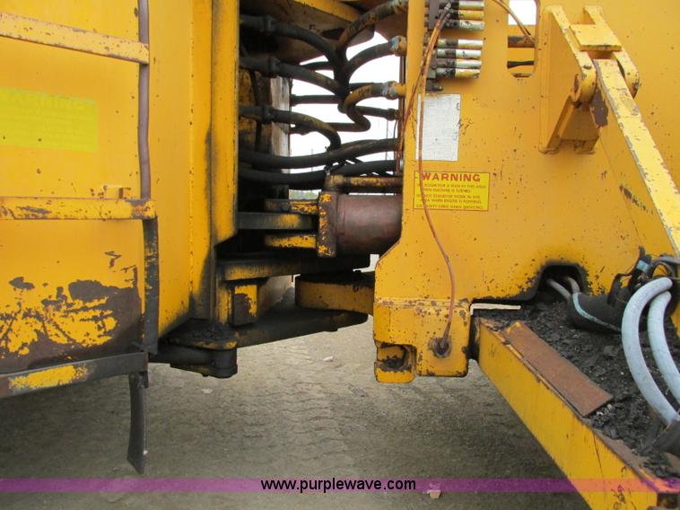 image for item J8725 1979 Clark Michigan 380 dozer