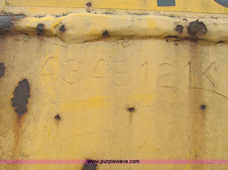 image for item J8725 1979 Clark Michigan 380 dozer