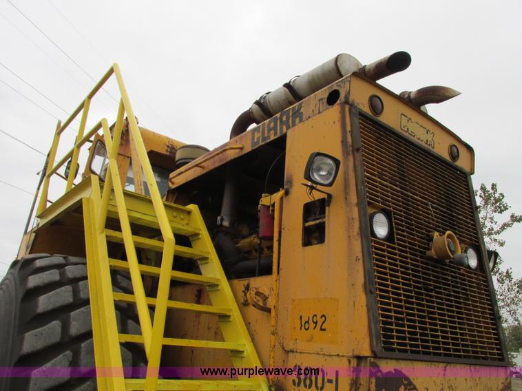image for item J8725 1979 Clark Michigan 380 dozer