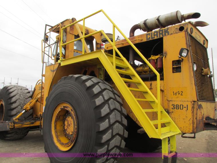 image for item J8725 1979 Clark Michigan 380 dozer