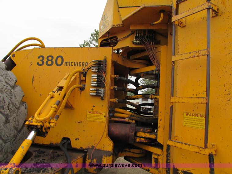 image for item J8725 1979 Clark Michigan 380 dozer