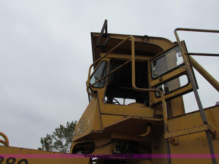 image for item J8725 1979 Clark Michigan 380 dozer