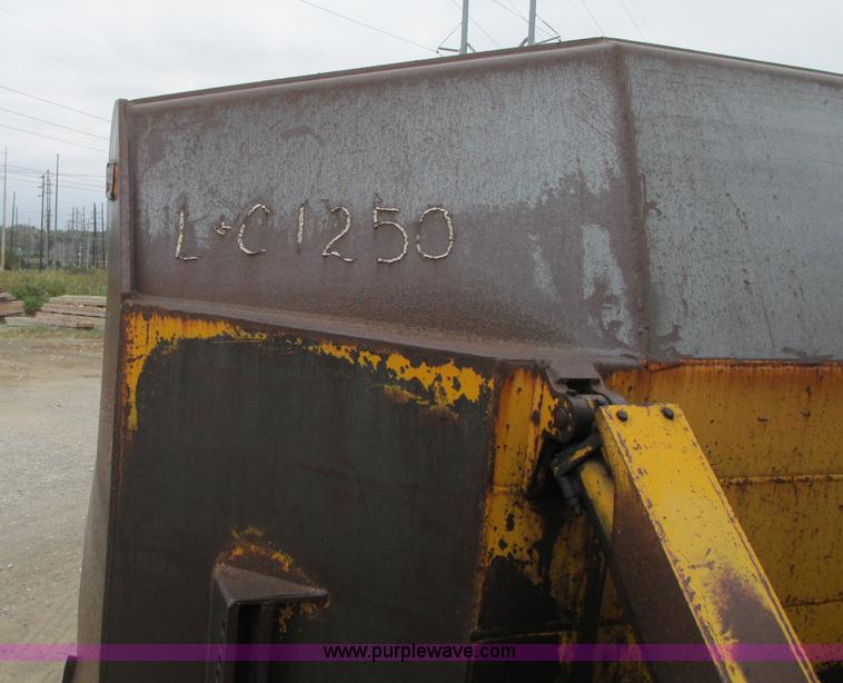 image for item J8725 1979 Clark Michigan 380 dozer