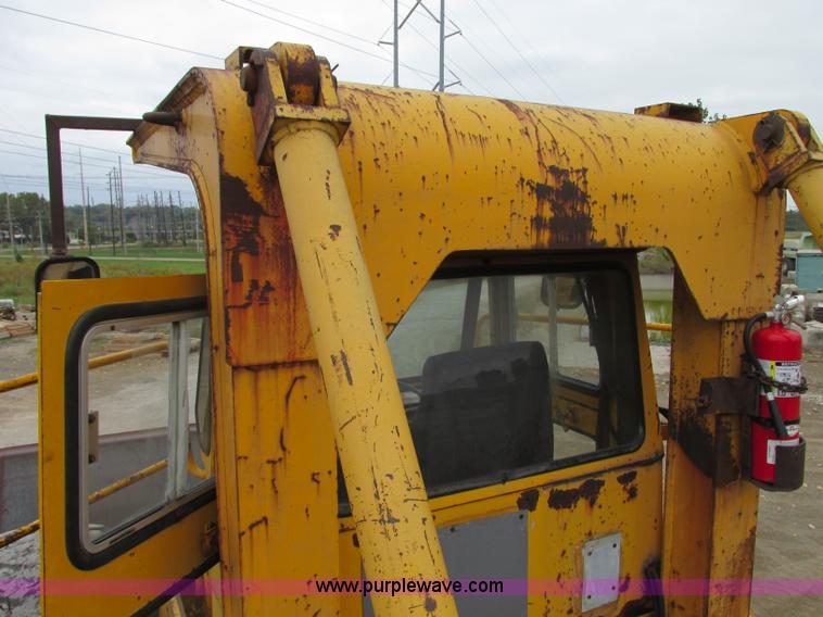 image for item J8725 1979 Clark Michigan 380 dozer