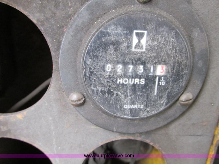 image for item J8725 1979 Clark Michigan 380 dozer