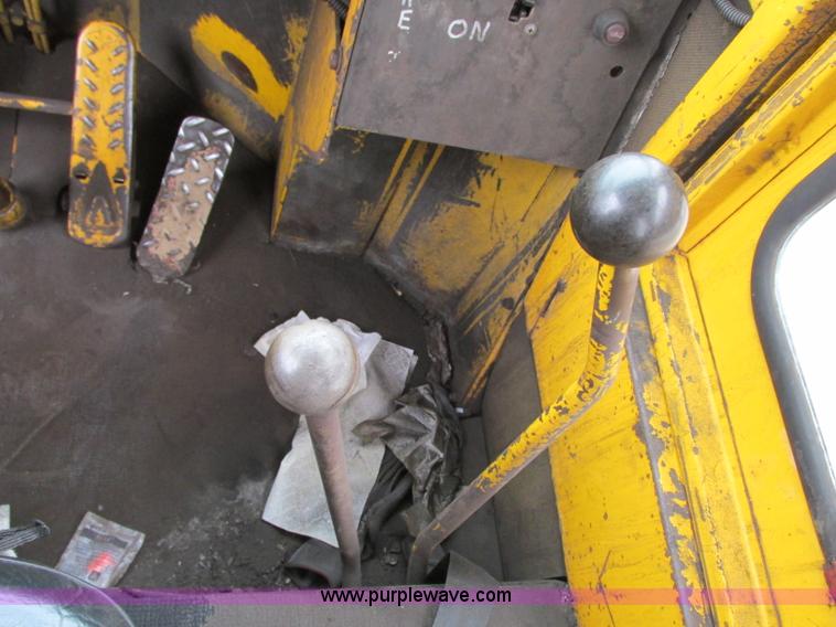 image for item J8725 1979 Clark Michigan 380 dozer