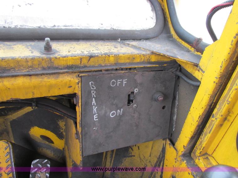 image for item J8725 1979 Clark Michigan 380 dozer