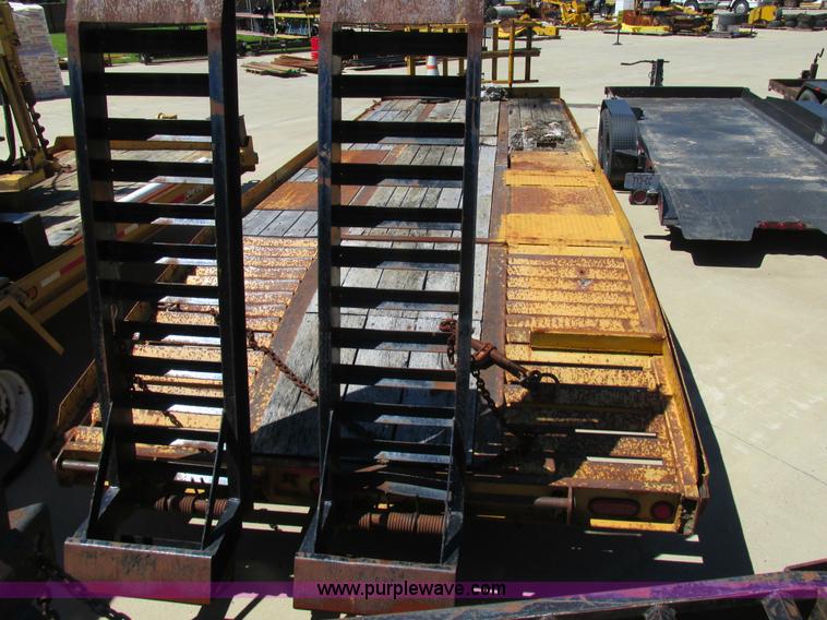 image for item K5147 2004 Redi Haul R26210PFHDE-102 equipment trailer