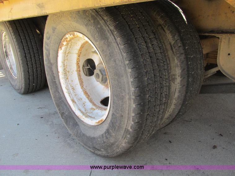 image for item K5147 2004 Redi Haul R26210PFHDE-102 equipment trailer