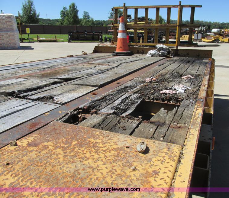 image for item K5147 2004 Redi Haul R26210PFHDE-102 equipment trailer