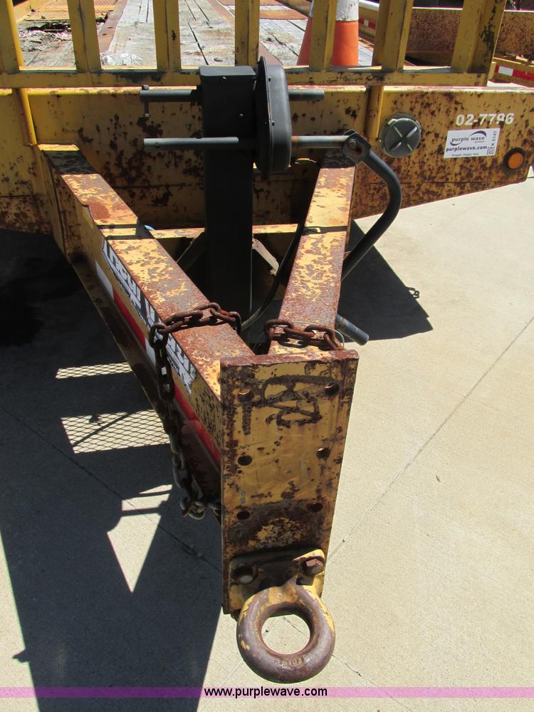 image for item K5147 2004 Redi Haul R26210PFHDE-102 equipment trailer