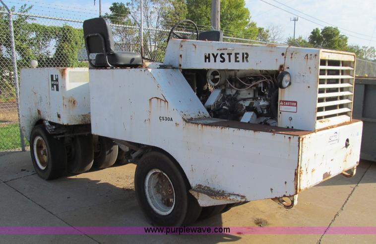 image for item K6369 Hyster C530A pneumatic roller