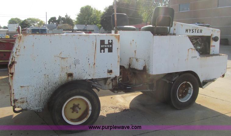 image for item K6369 Hyster C530A pneumatic roller