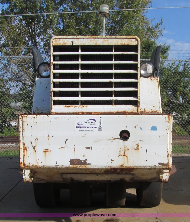 image for item K6369 Hyster C530A pneumatic roller