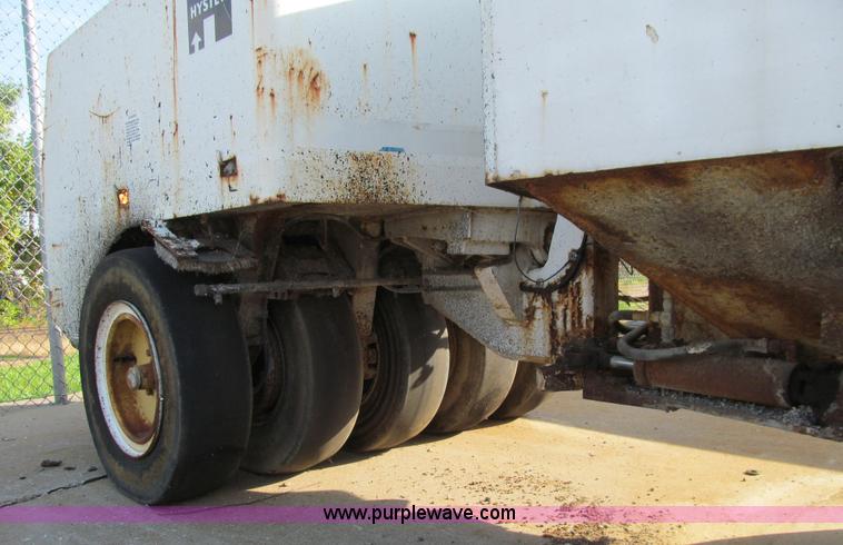 image for item K6369 Hyster C530A pneumatic roller