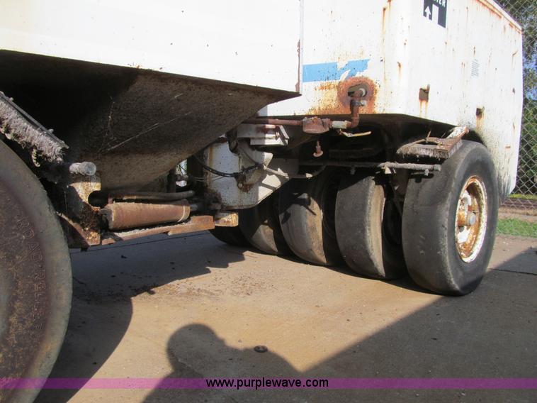 image for item K6369 Hyster C530A pneumatic roller