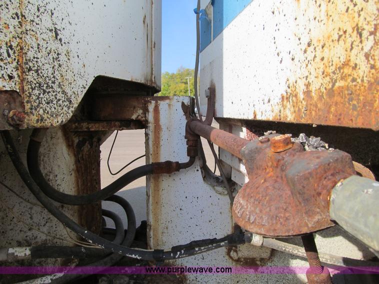 image for item K6369 Hyster C530A pneumatic roller