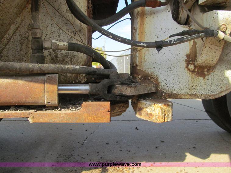 image for item K6369 Hyster C530A pneumatic roller