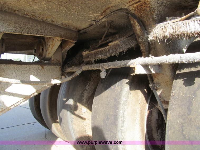 image for item K6369 Hyster C530A pneumatic roller