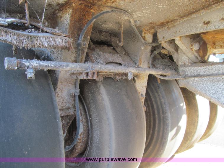 image for item K6369 Hyster C530A pneumatic roller